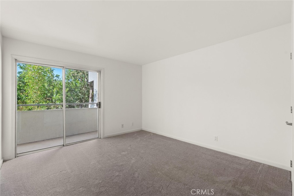 4702 Fulton Avenue 202
