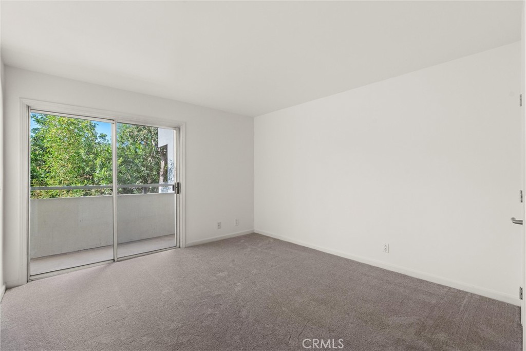 4702 Fulton Avenue 202