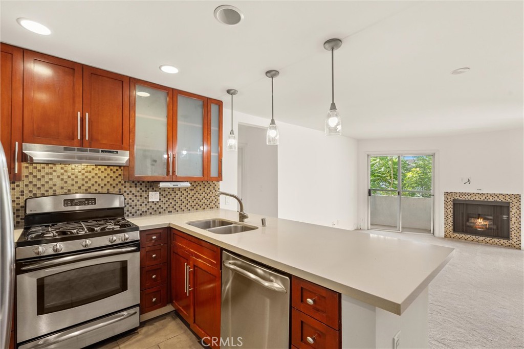 4702 Fulton Avenue 202