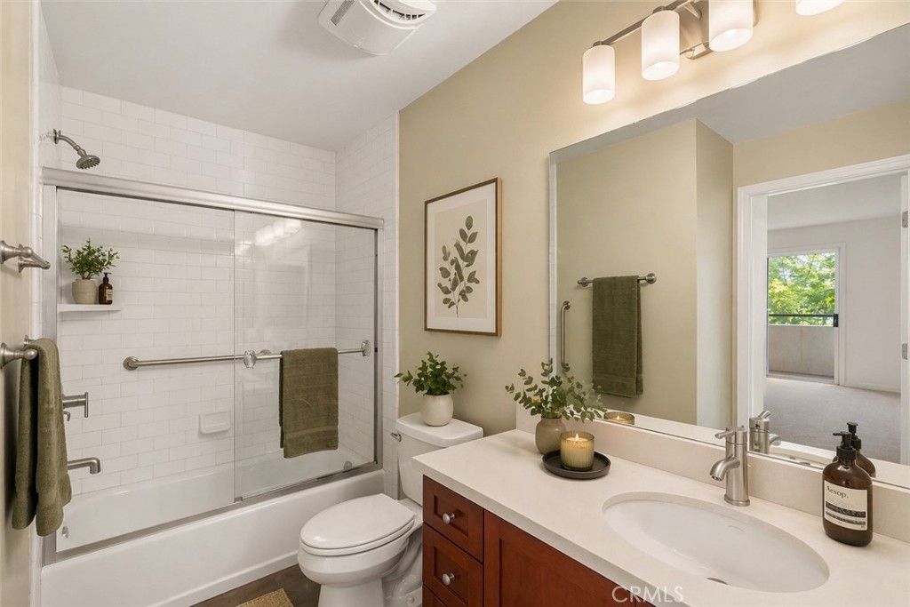 4702 Fulton Avenue 202