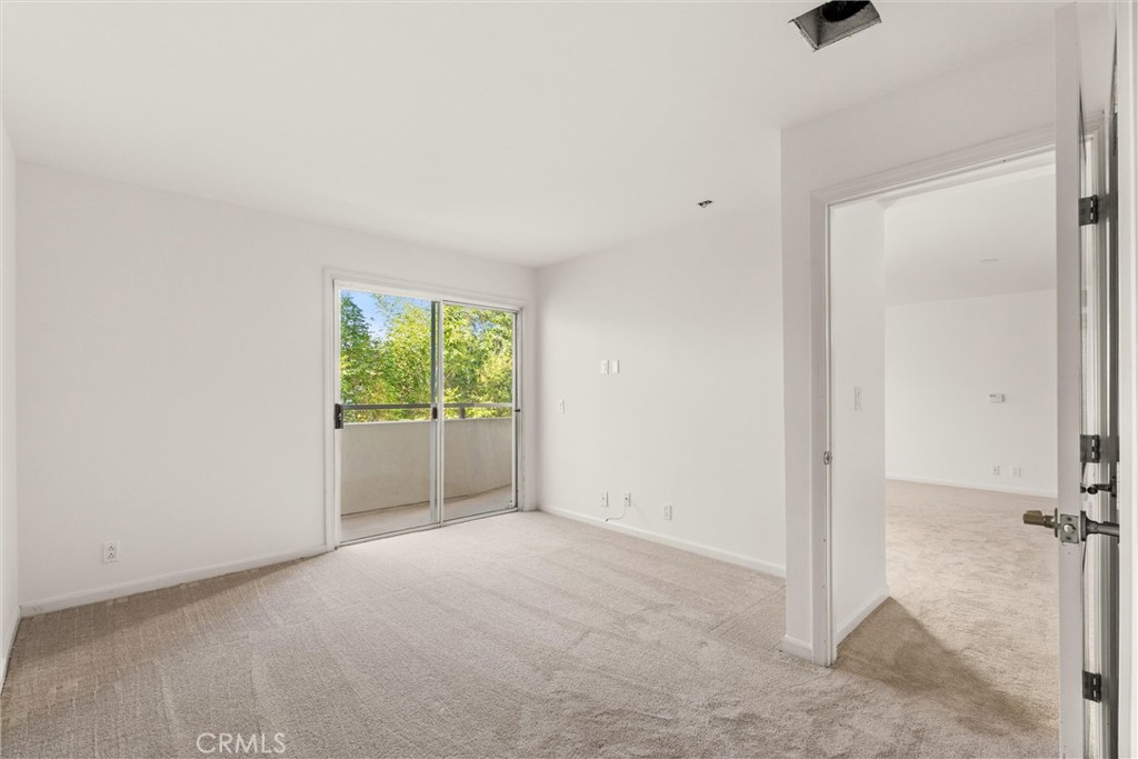 4702 Fulton Avenue 202