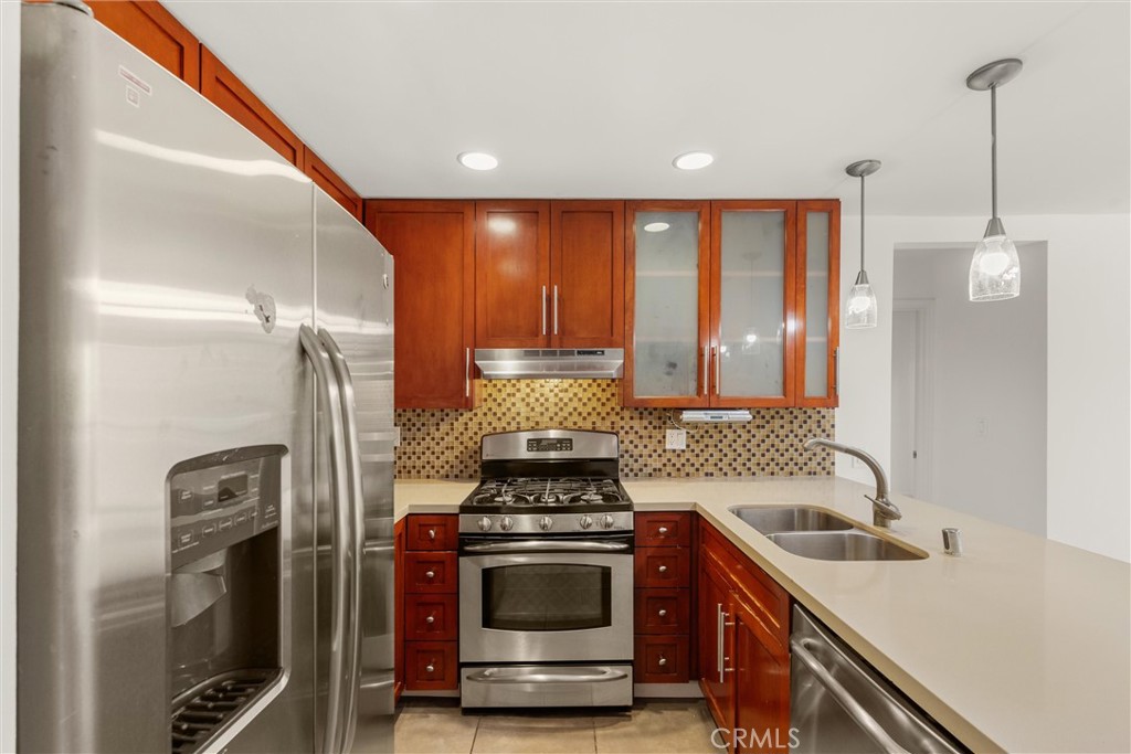 4702 Fulton Avenue 202