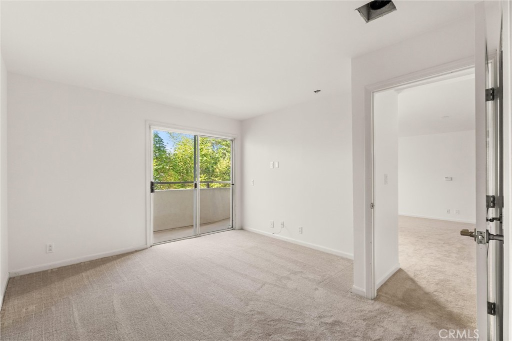 4702 Fulton Avenue 202