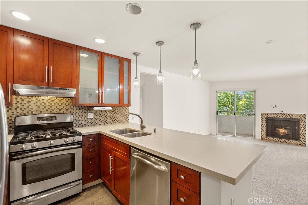 4702 Fulton Avenue 202