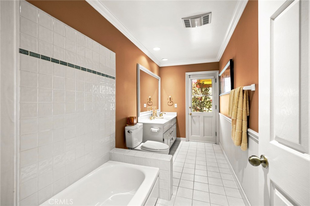 5835 Fairhaven