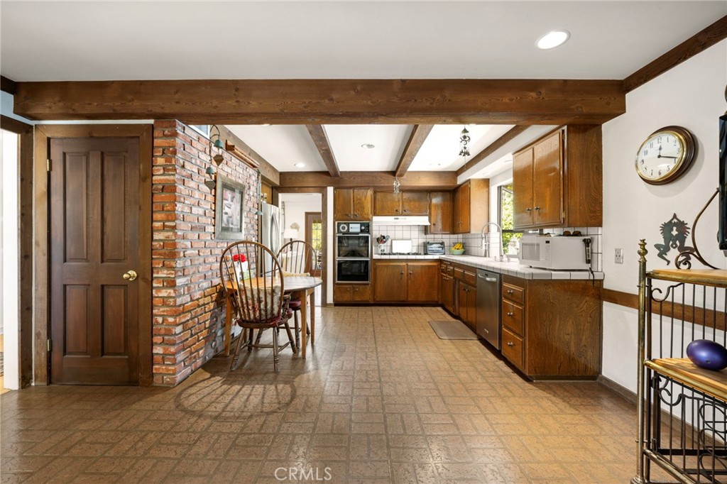 5835 Fairhaven