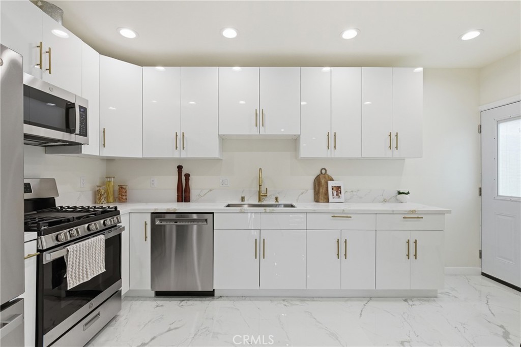 10012 Plainview Avenue