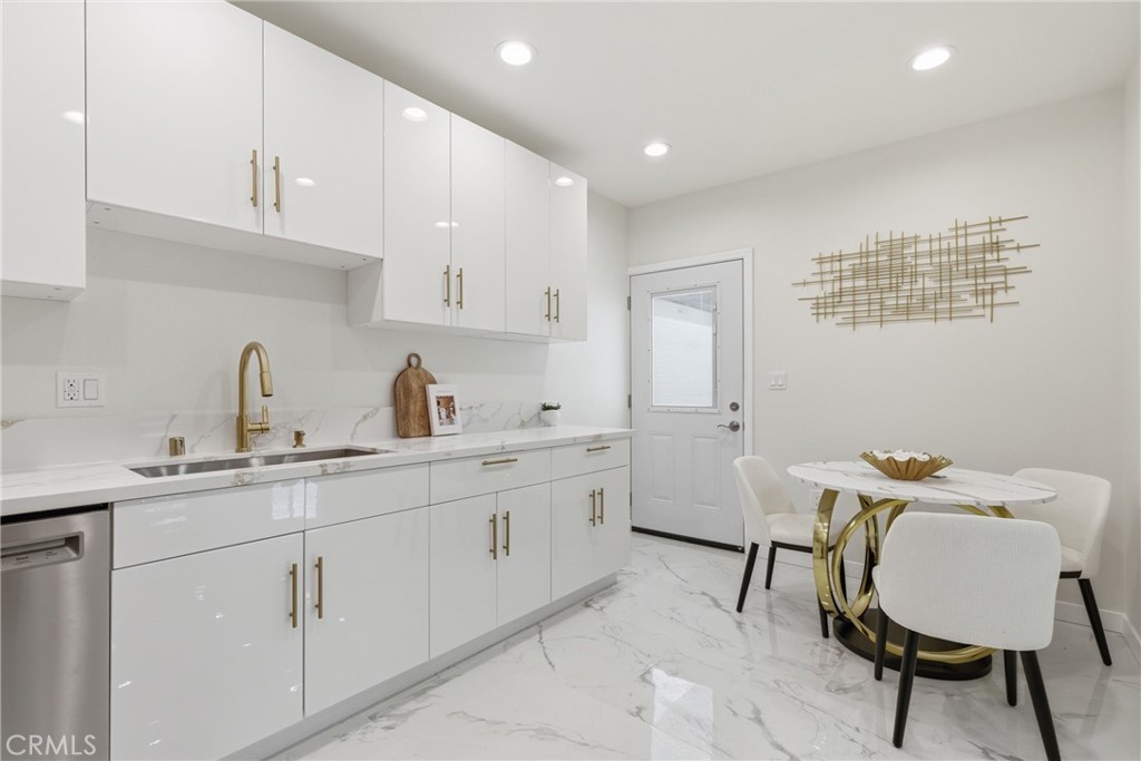 10012 Plainview Avenue