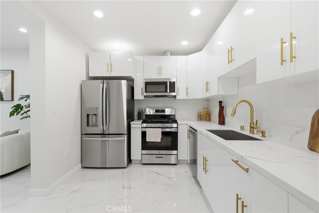 10012 Plainview Avenue