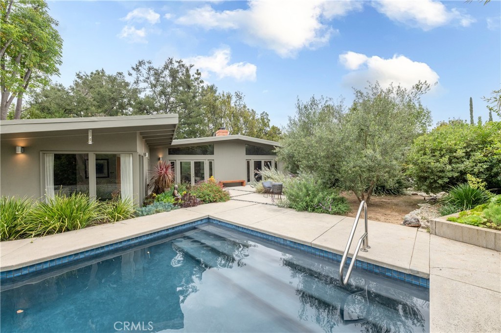 4135 Meadowridge Place