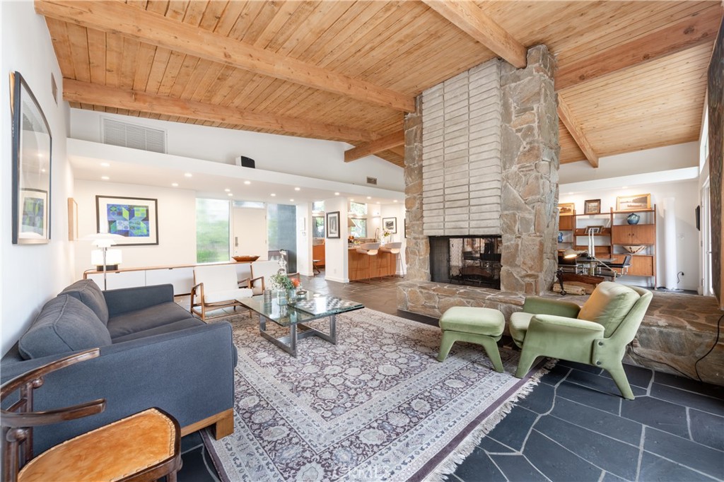 4135 Meadowridge Place