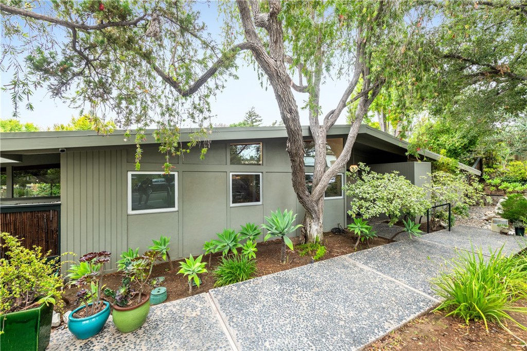 4135 Meadowridge Place