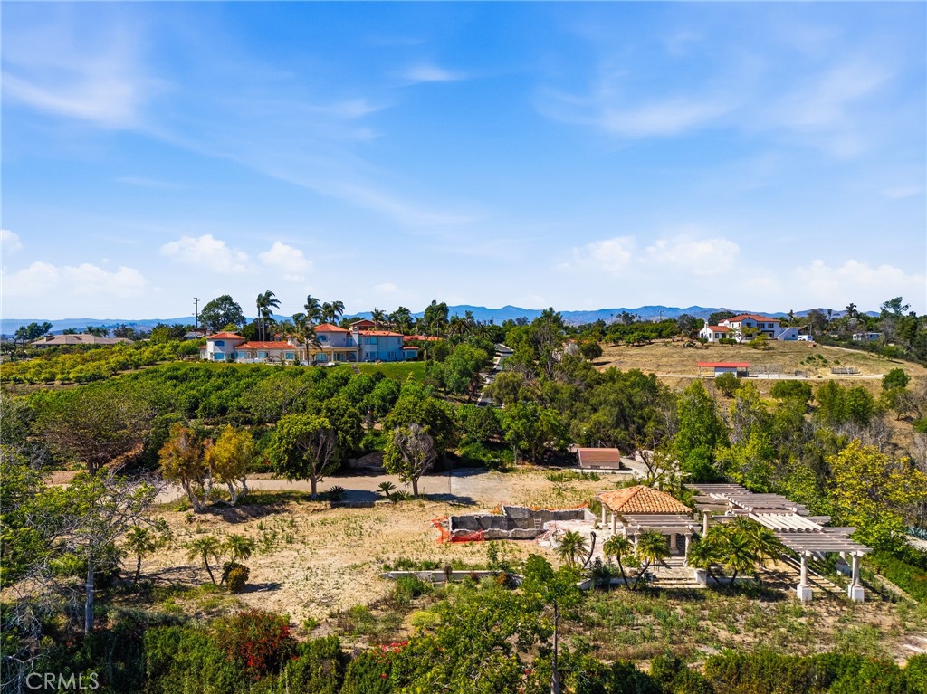 25 Encino