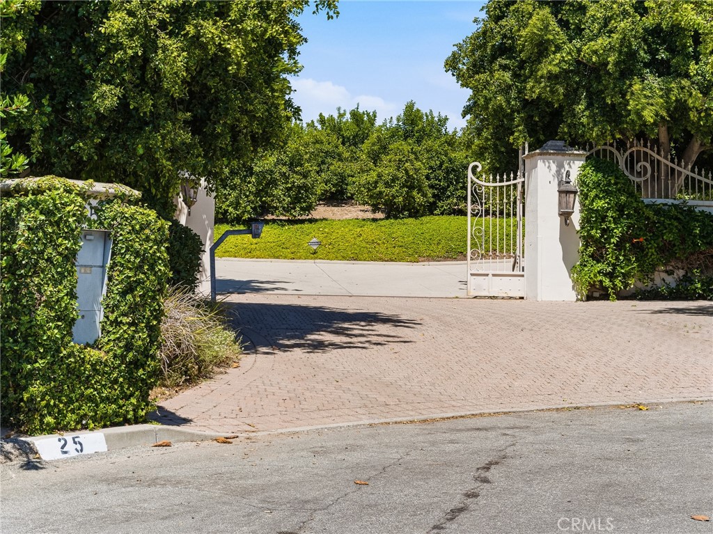 25 Encino