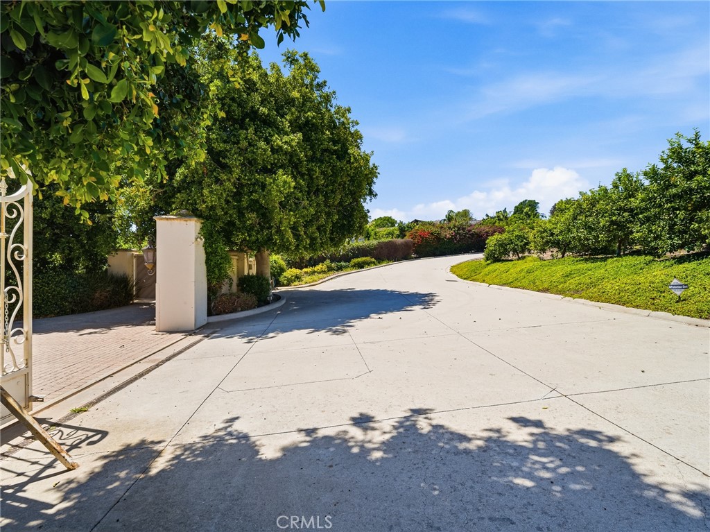 25 Encino