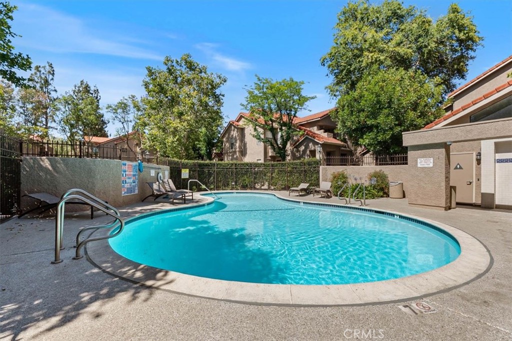 2352 Archwood