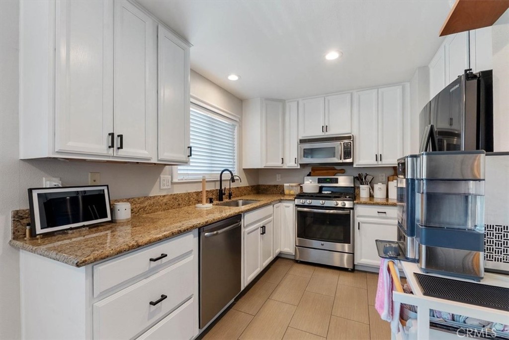 2352 Archwood