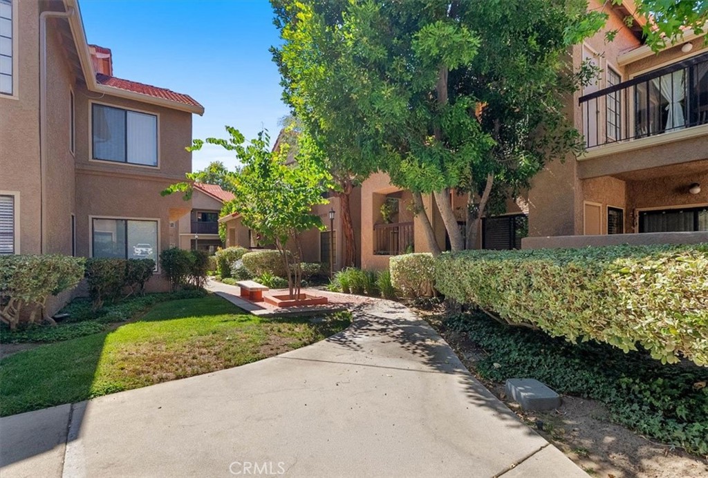 2352 Archwood