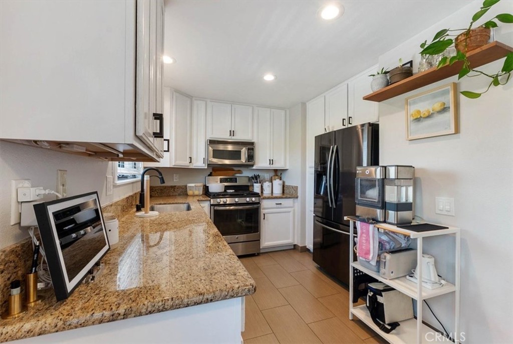 2352 Archwood
