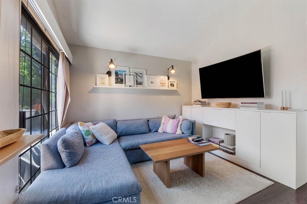 2352 Archwood