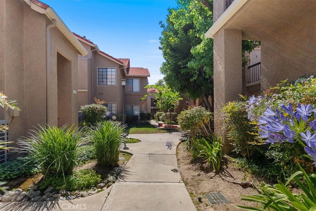 2352 Archwood