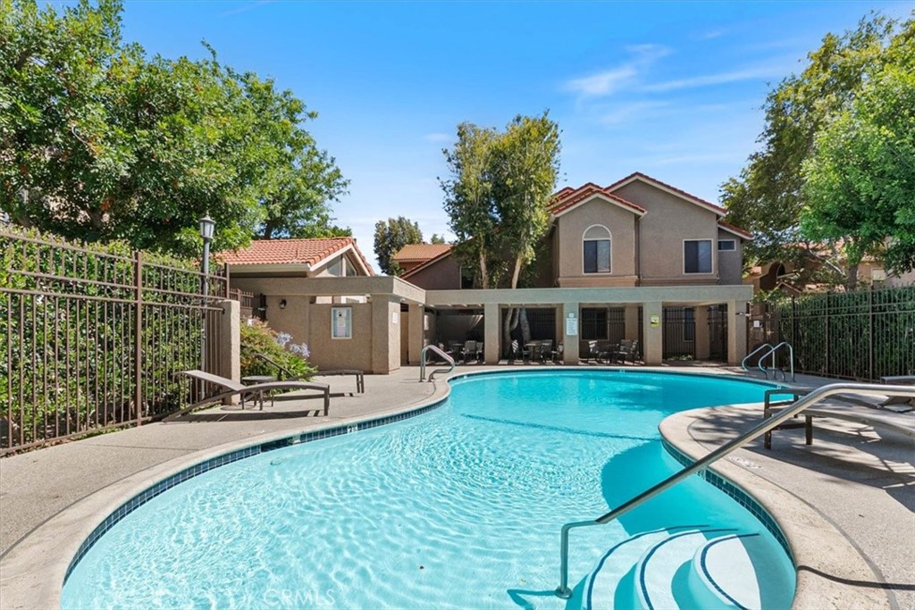 2352 Archwood