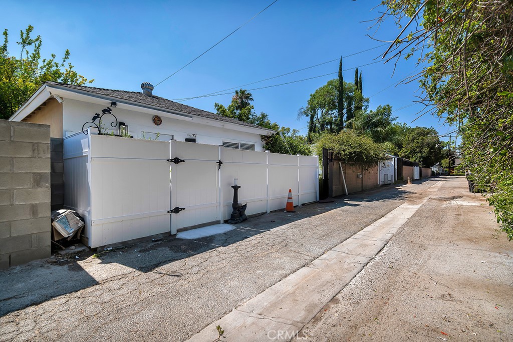 6954 Woodlake Avenue