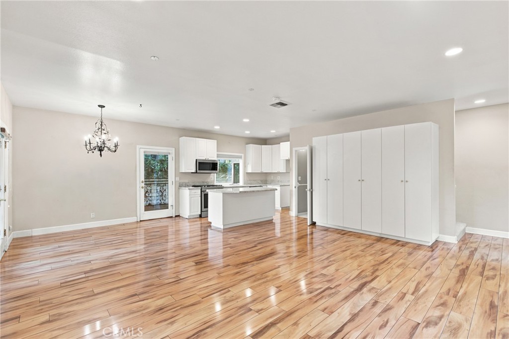 10925 Willowbrae