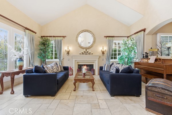 10925 Willowbrae