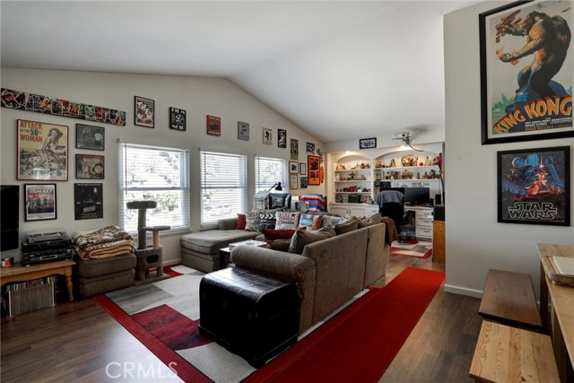 20892 Avenida Amapola