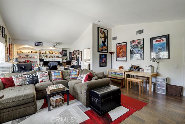 20892 Avenida Amapola