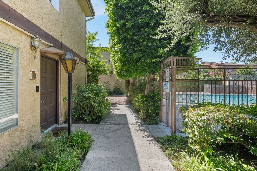 7321 Lennox AVE Unit: F5