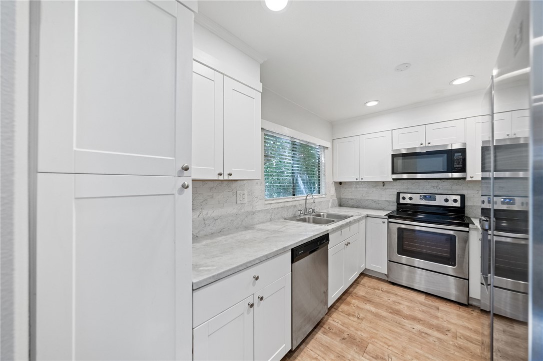 7321 Lennox AVE Unit: F5
