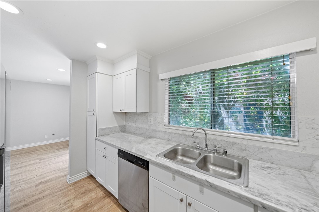 7321 Lennox AVE Unit: F5