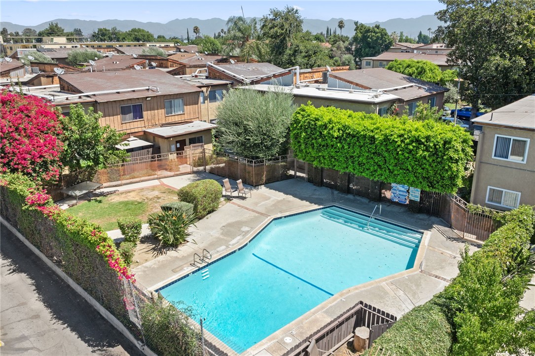 7321 Lennox AVE Unit: F5