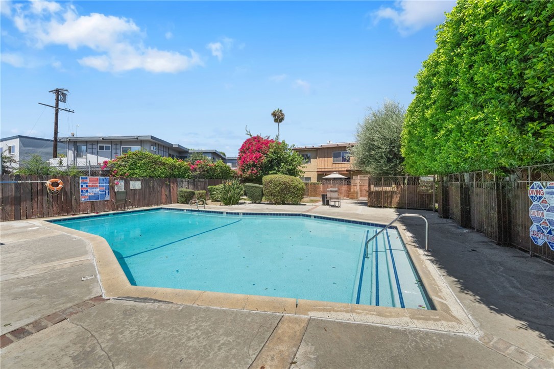 7321 Lennox AVE Unit: F5