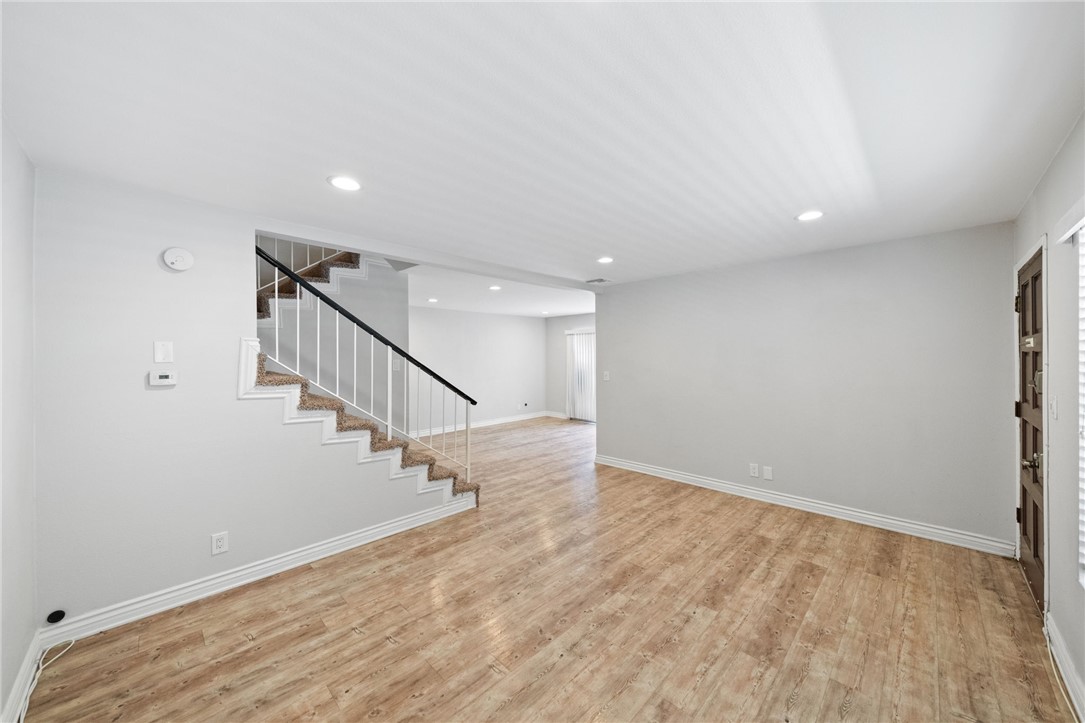7321 Lennox AVE Unit: F5