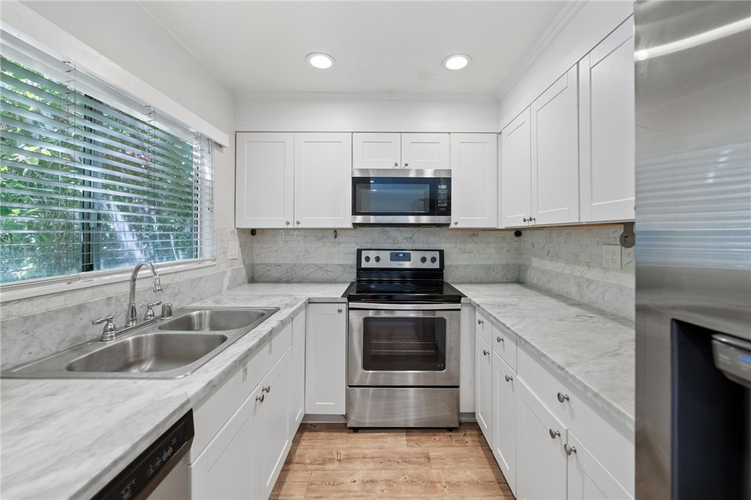 7321 Lennox AVE Unit: F5