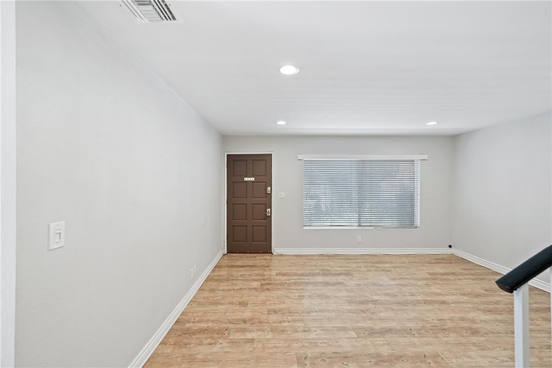 7321 Lennox AVE Unit: F5