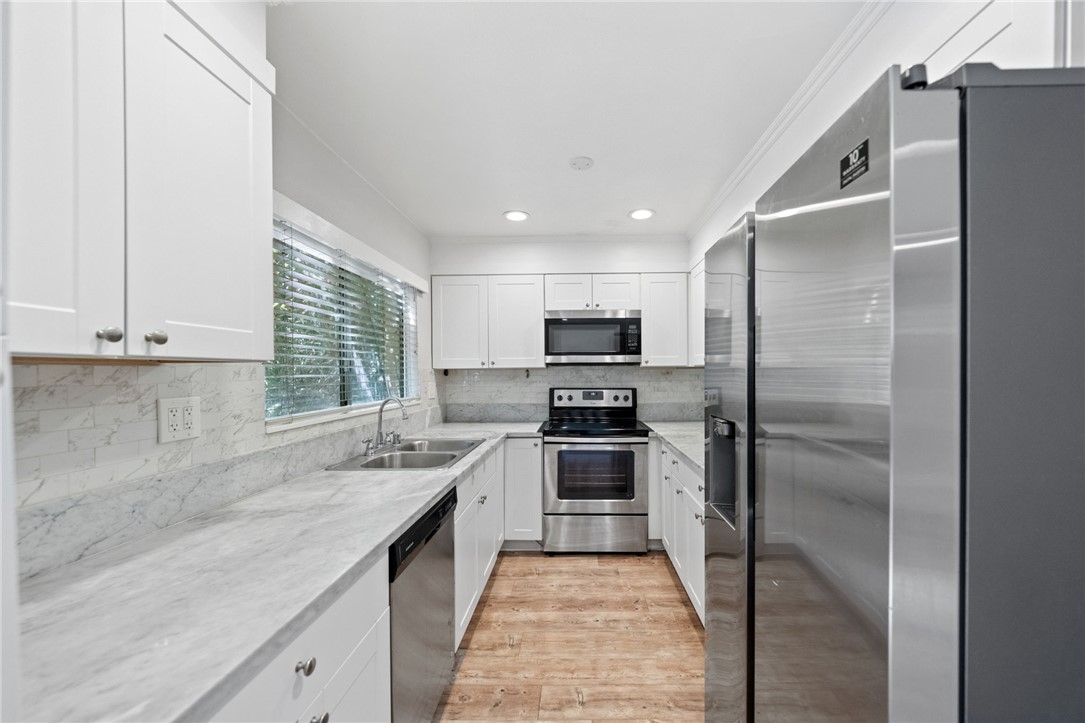 7321 Lennox AVE Unit: F5