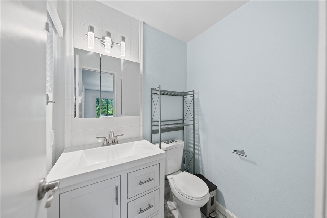7321 Lennox AVE Unit: F5