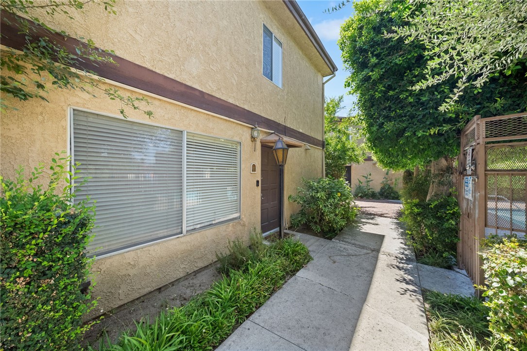 7321 Lennox AVE Unit: F5