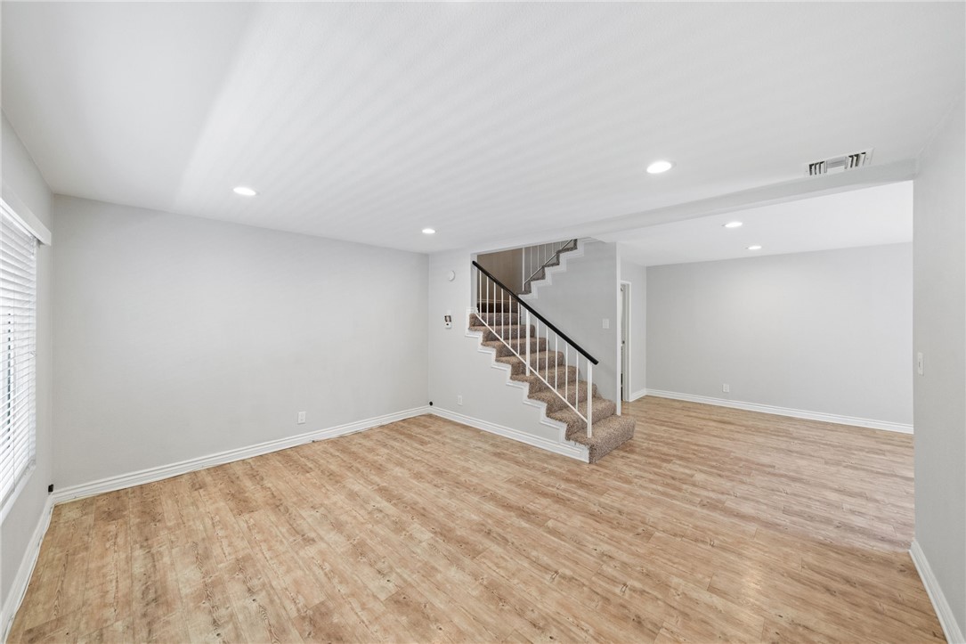 7321 Lennox AVE Unit: F5