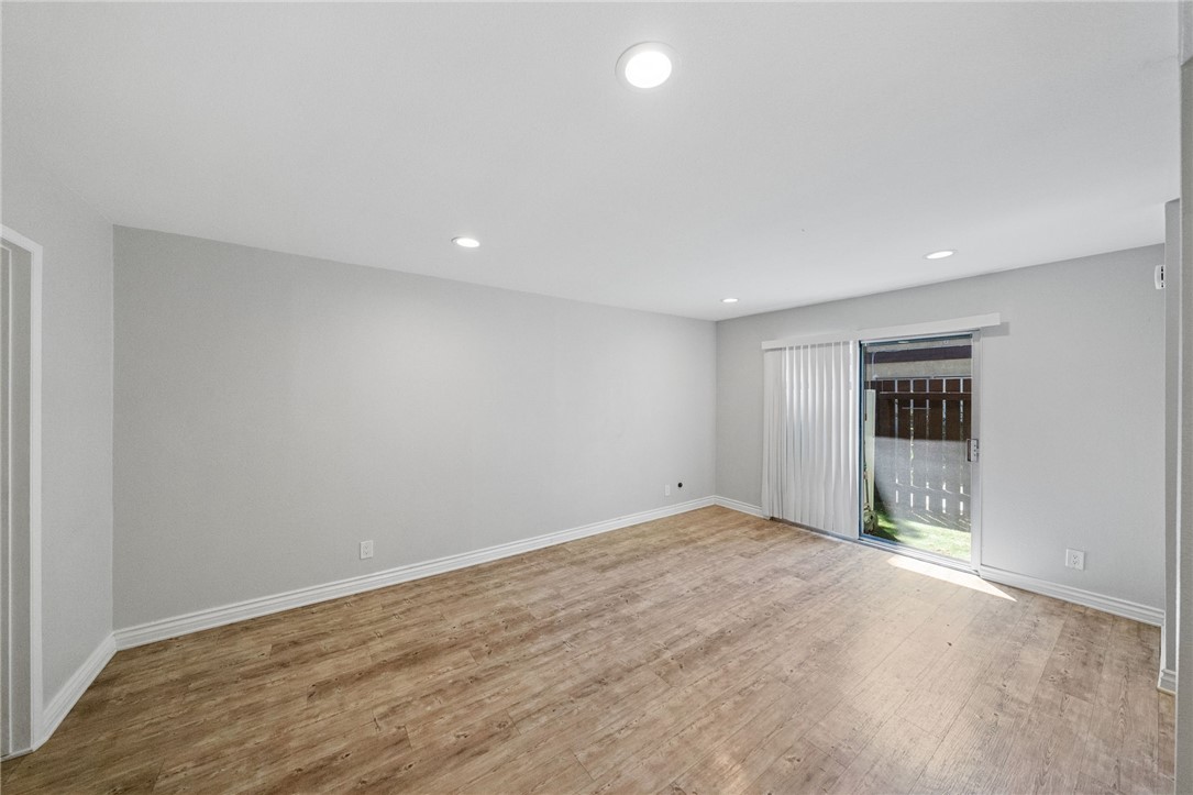 7321 Lennox AVE Unit: F5