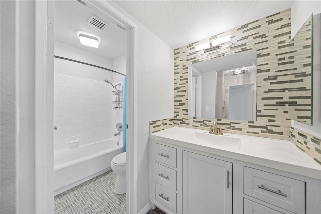 7321 Lennox AVE Unit: F5