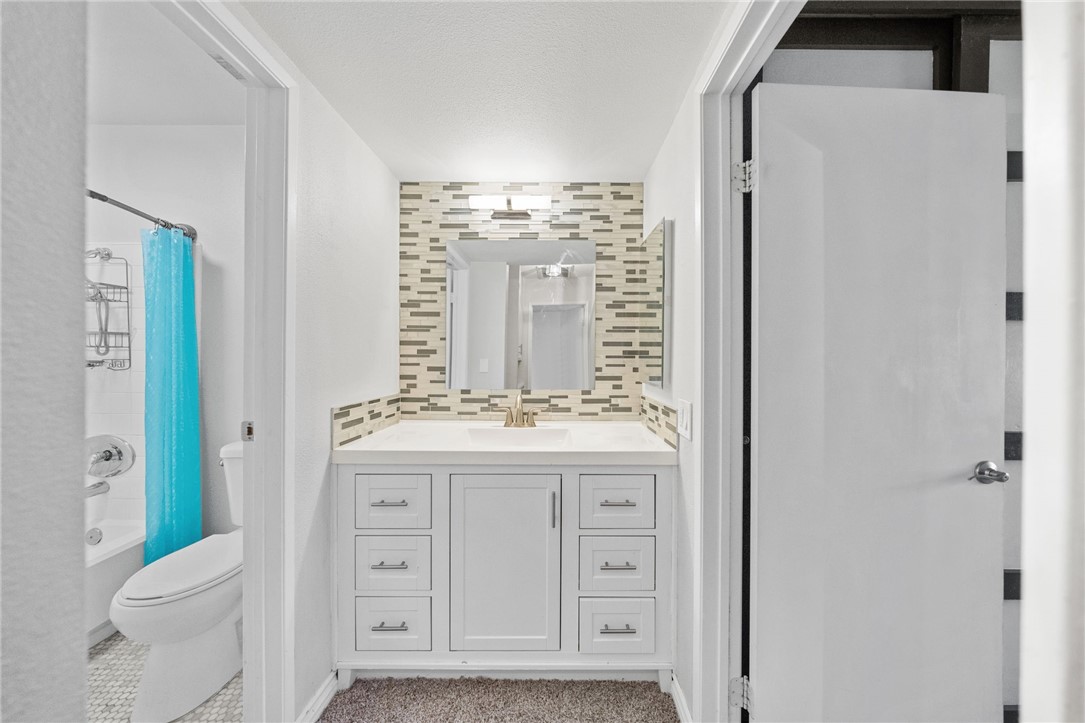 7321 Lennox AVE Unit: F5