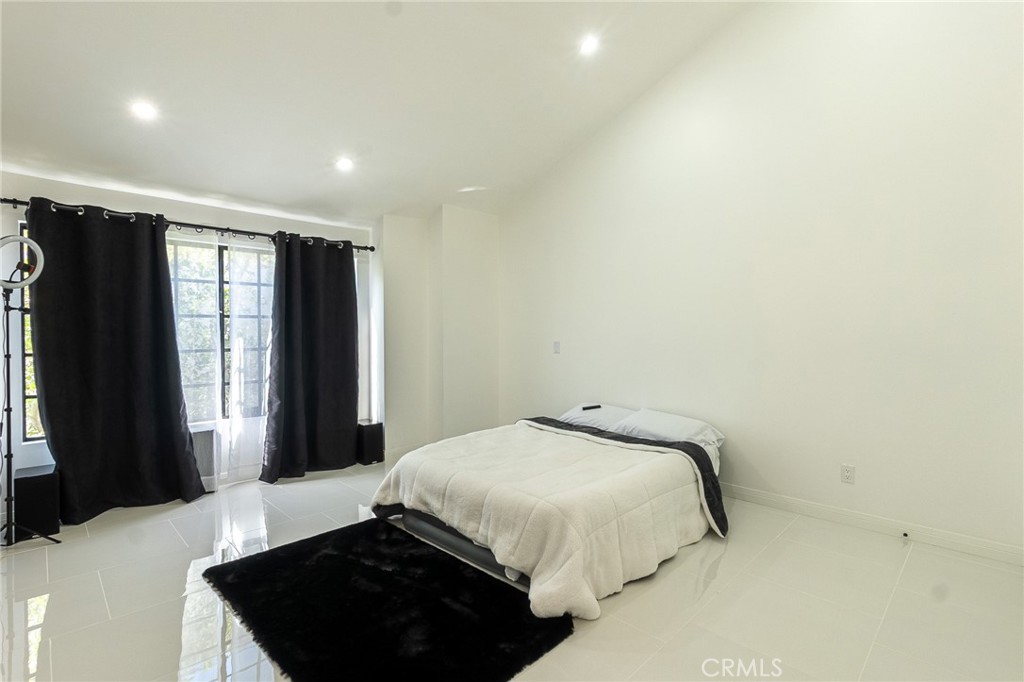 21137 Lassen Street 5