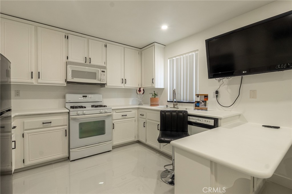 21137 Lassen Street 5