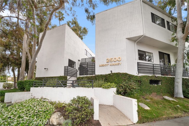 2500 Abbot Kinney BLVD Unit: 5