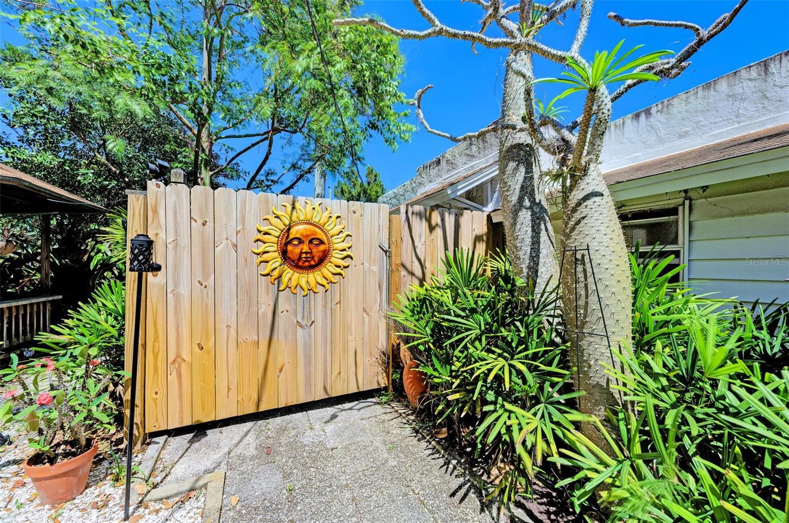 7602 SENRAB DR